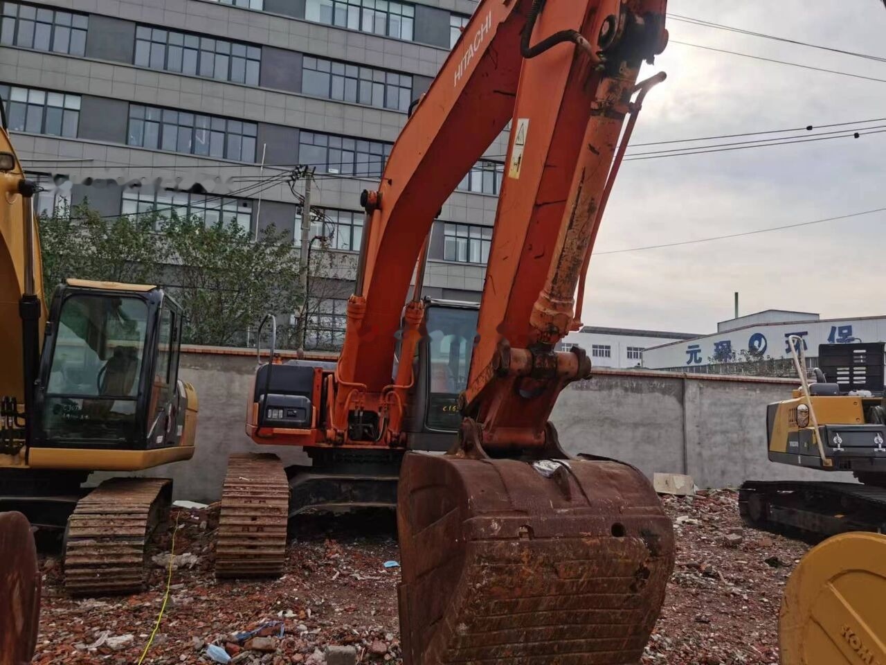 Hitachi ZX270 - Ερπυστριοφόρος εκσκαφέας: φωτογραφία 2 Hitachi ZX270 - Ερπυστριοφόρος εκσκαφέας: φωτογραφία 2