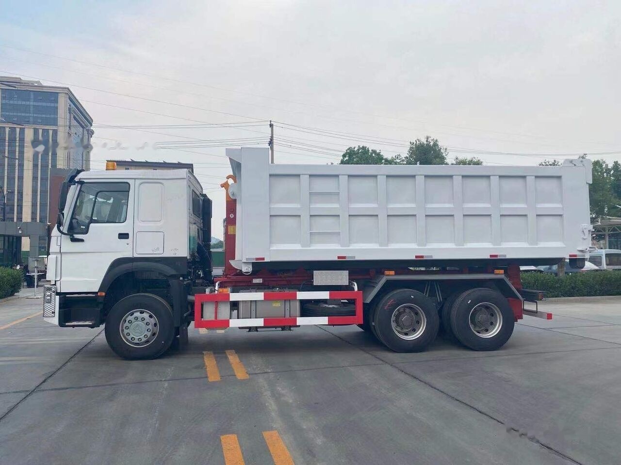 Howo 371 - Φορτηγό ανατρεπόμενο: φωτογραφία 1 Howo 371 - Φορτηγό ανατρεπόμενο: φωτογραφία 1