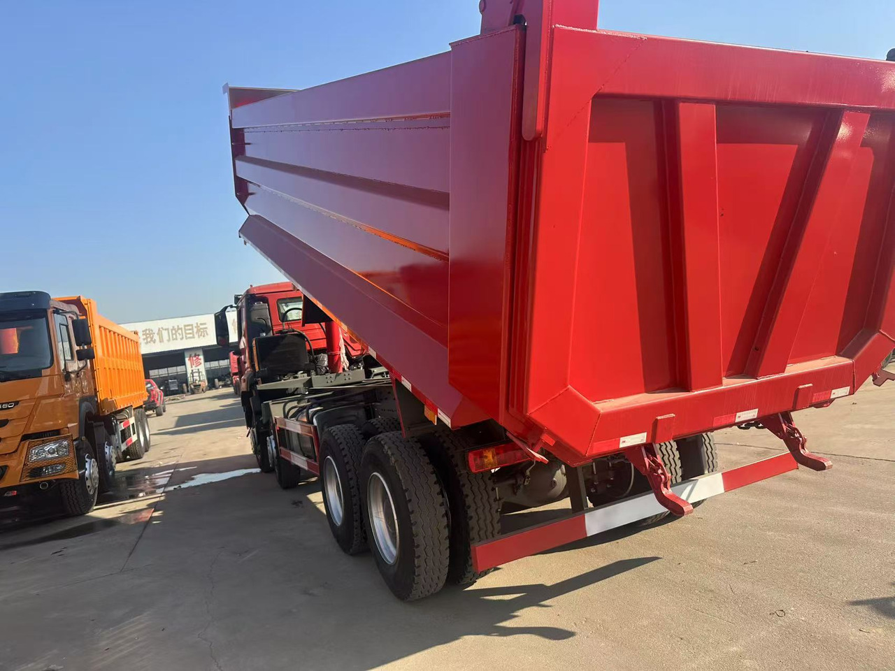 Howo HAOHAN DUMP TRUCK 8X4 - Φορτηγό ανατρεπόμενο: φωτογραφία 4 Howo HAOHAN DUMP TRUCK 8X4 - Φορτηγό ανατρεπόμενο: φωτογραφία 4