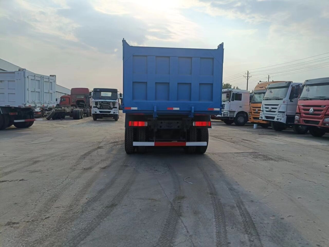 Howo New - Φορτηγό ανατρεπόμενο: φωτογραφία 2 Howo New - Φορτηγό ανατρεπόμενο: φωτογραφία 2
