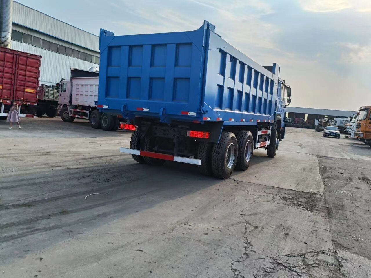 Howo New - Φορτηγό ανατρεπόμενο: φωτογραφία 4 Howo New - Φορτηγό ανατρεπόμενο: φωτογραφία 4