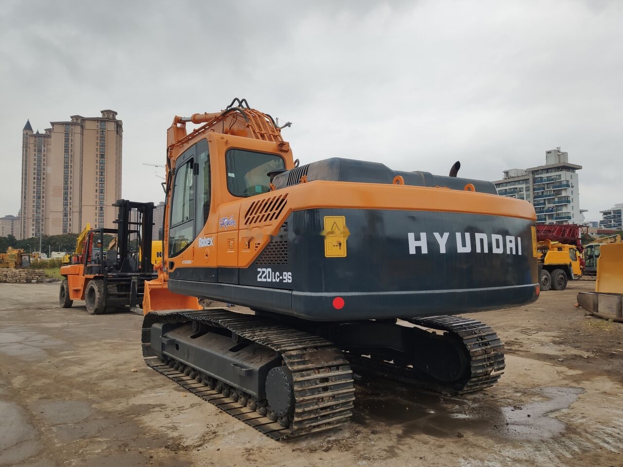Hyundai R220LC-9s - Ερπυστριοφόρος εκσκαφέας: φωτογραφία 3 Hyundai R220LC-9s - Ερπυστριοφόρος εκσκαφέας: φωτογραφία 3