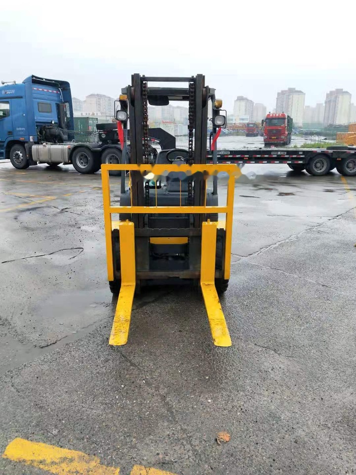 Komatsu FD30 - Πετρελαιοκίνητο περονοφόρο: φωτογραφία 5 Komatsu FD30 - Πετρελαιοκίνητο περονοφόρο: φωτογραφία 5