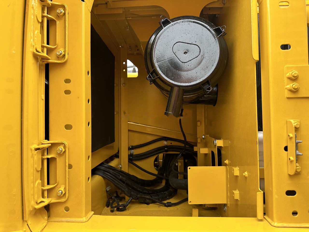 Komatsu PC220-8 - Ερπυστριοφόρος εκσκαφέας: φωτογραφία 1 Komatsu PC220-8 - Ερπυστριοφόρος εκσκαφέας: φωτογραφία 1