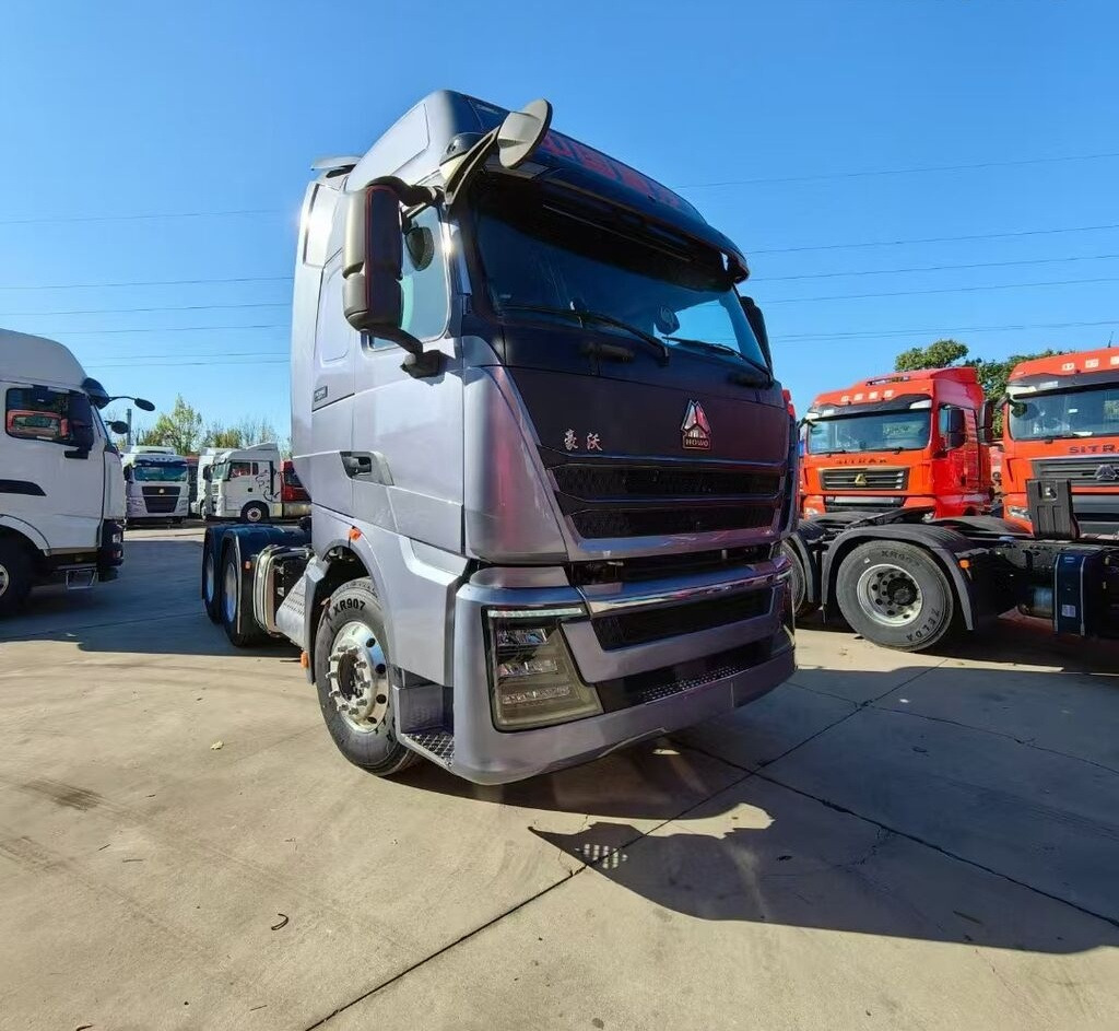 Sinotruk Howo T7H - Τράκτορας: φωτογραφία 2 Sinotruk Howo T7H - Τράκτορας: φωτογραφία 2