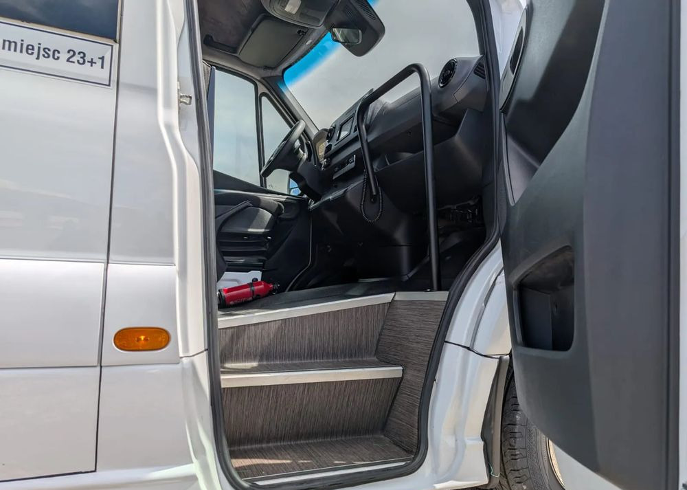 Μικρό λεωφορείο, Επιβατικό βαν Mercedes-Benz Sprinter 517: φωτογραφία 12