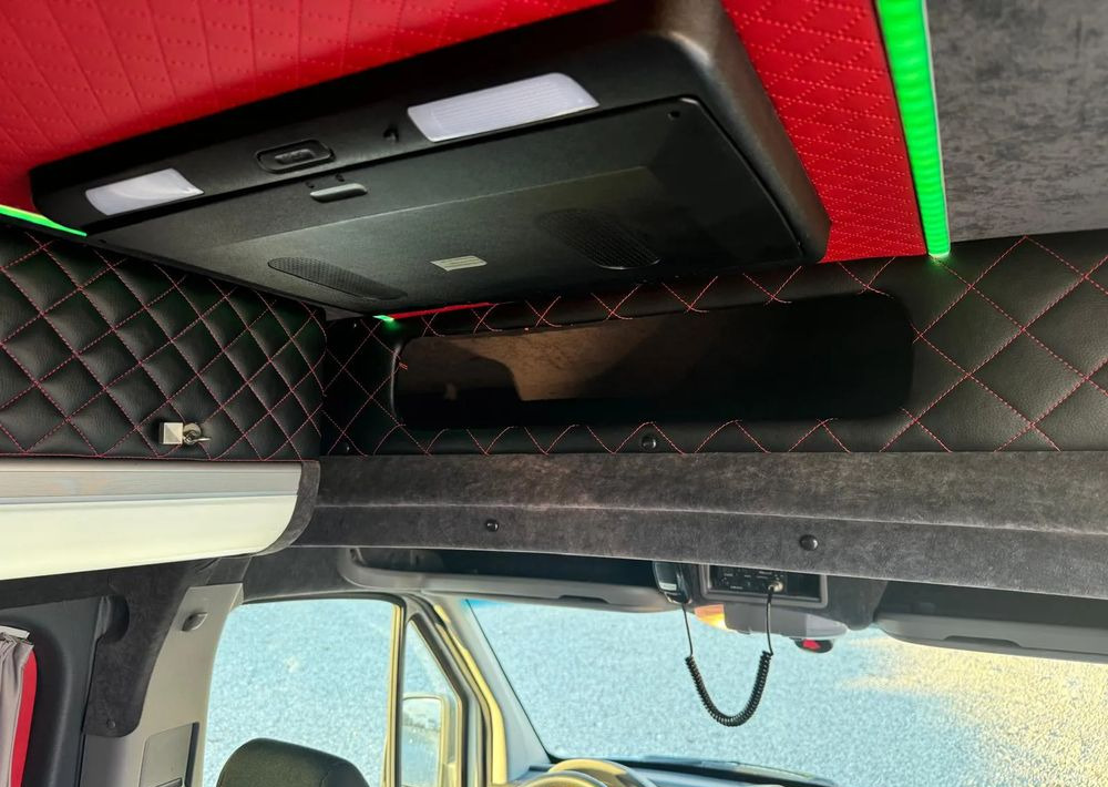 Μικρό λεωφορείο, Επιβατικό βαν Mercedes-Benz Sprinter: φωτογραφία 16