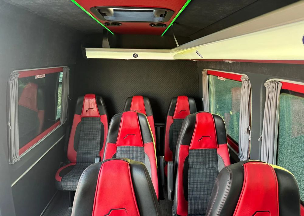 Μικρό λεωφορείο, Επιβατικό βαν Mercedes-Benz Sprinter: φωτογραφία 14
