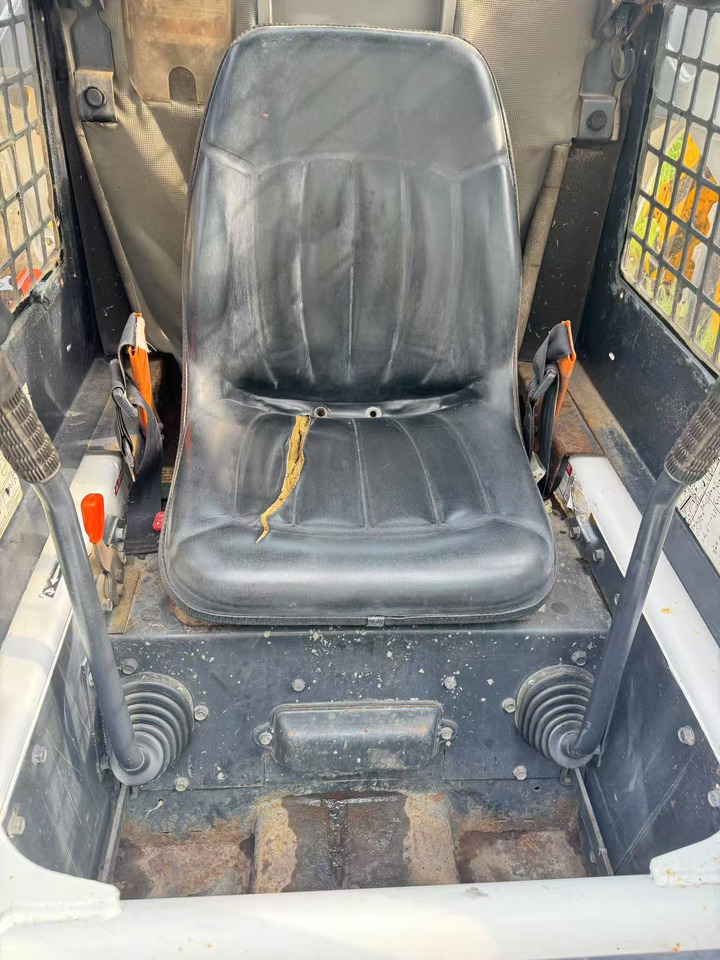 BOBCAT S300 - Φορτωτής πλάγιας ολίσθησης: φωτογραφία 5 BOBCAT S300 - Φορτωτής πλάγιας ολίσθησης: φωτογραφία 5