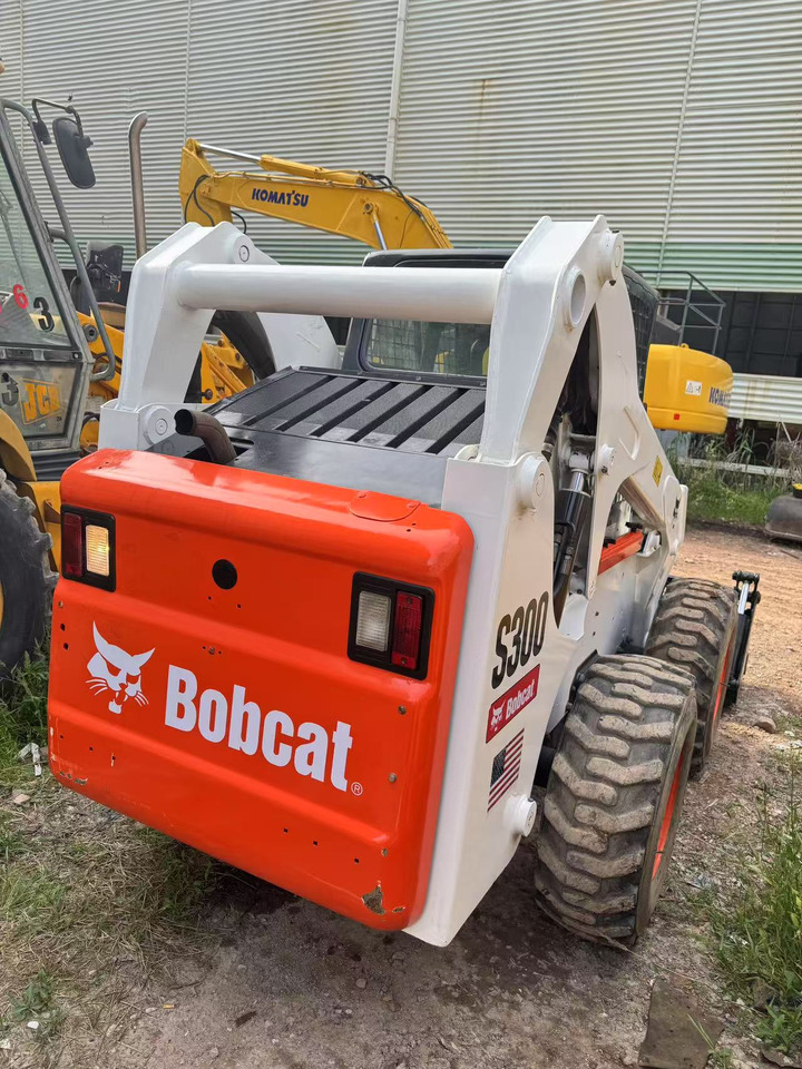BOBCAT S300 - Φορτωτής πλάγιας ολίσθησης: φωτογραφία 2 BOBCAT S300 - Φορτωτής πλάγιας ολίσθησης: φωτογραφία 2