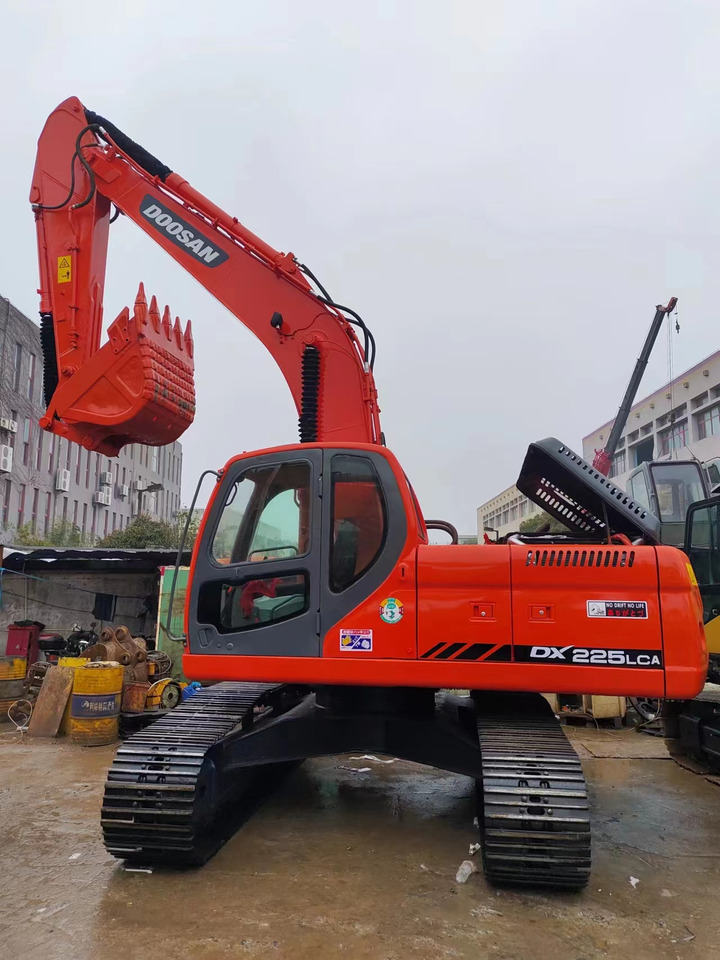 DOOSAN DX225LCA - Ερπυστριοφόρος εκσκαφέας: φωτογραφία 1 DOOSAN DX225LCA - Ερπυστριοφόρος εκσκαφέας: φωτογραφία 1
