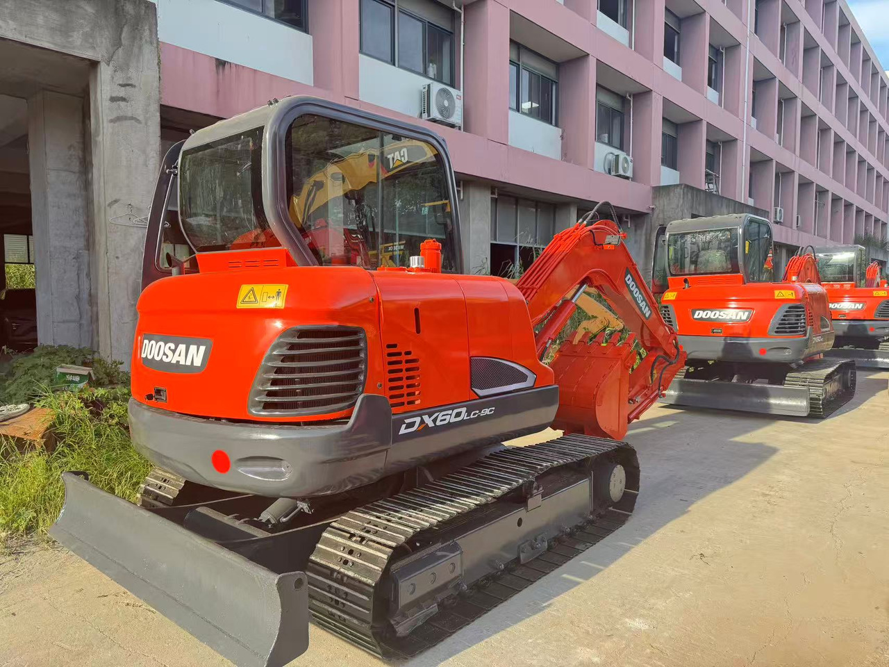 DOOSAN DX60 - Μίνι εκσκαφέας: φωτογραφία 1 DOOSAN DX60 - Μίνι εκσκαφέας: φωτογραφία 1