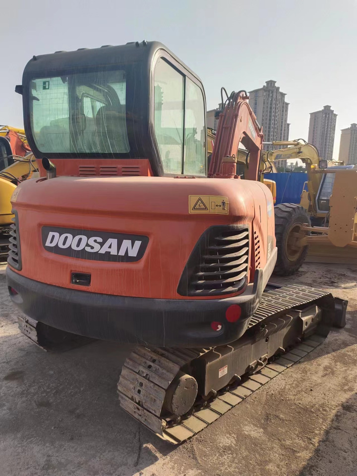DOOSAN DX60 - Μίνι εκσκαφέας: φωτογραφία 3 DOOSAN DX60 - Μίνι εκσκαφέας: φωτογραφία 3