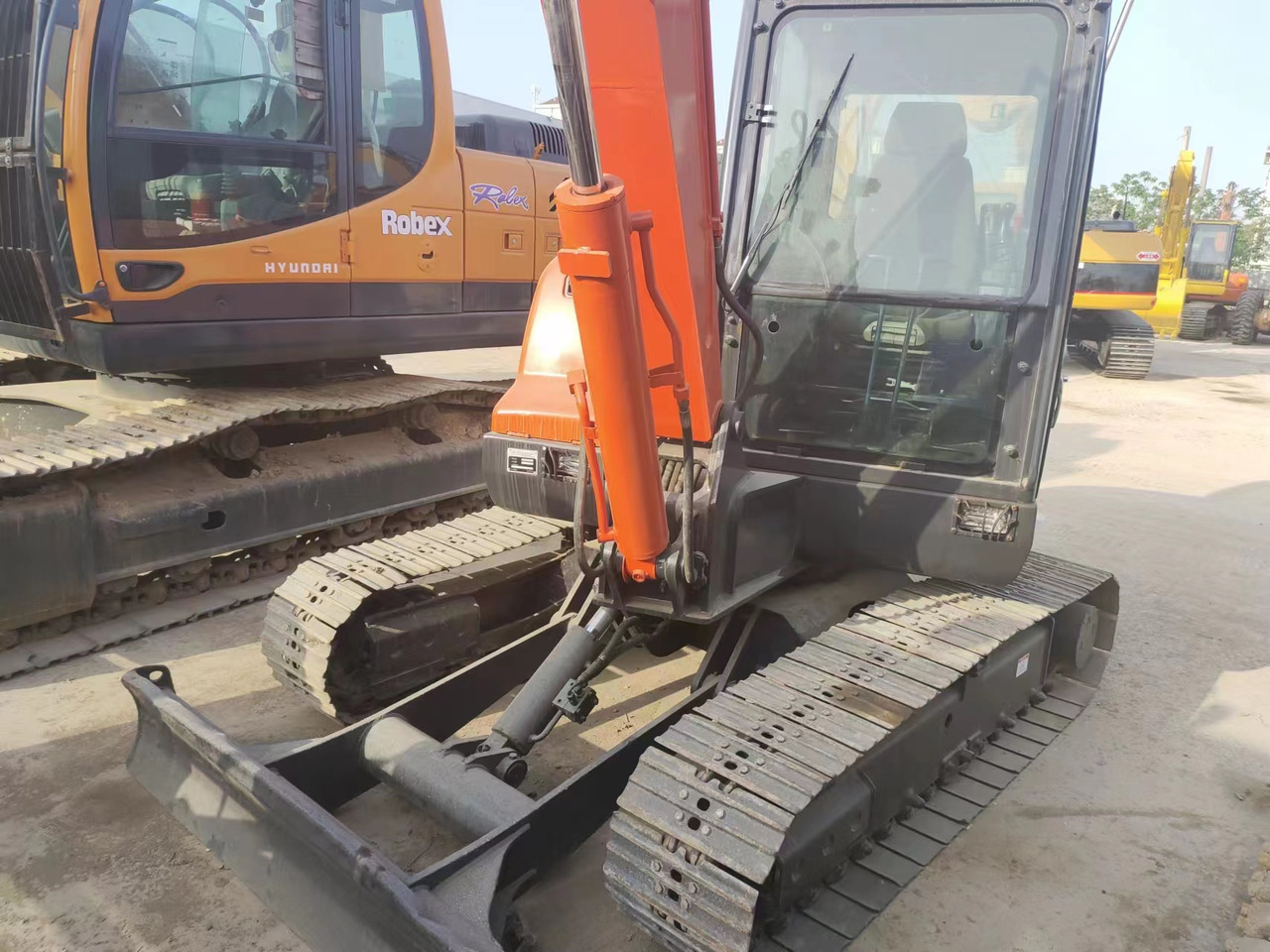 DOOSAN DX60 - Μίνι εκσκαφέας: φωτογραφία 4 DOOSAN DX60 - Μίνι εκσκαφέας: φωτογραφία 4