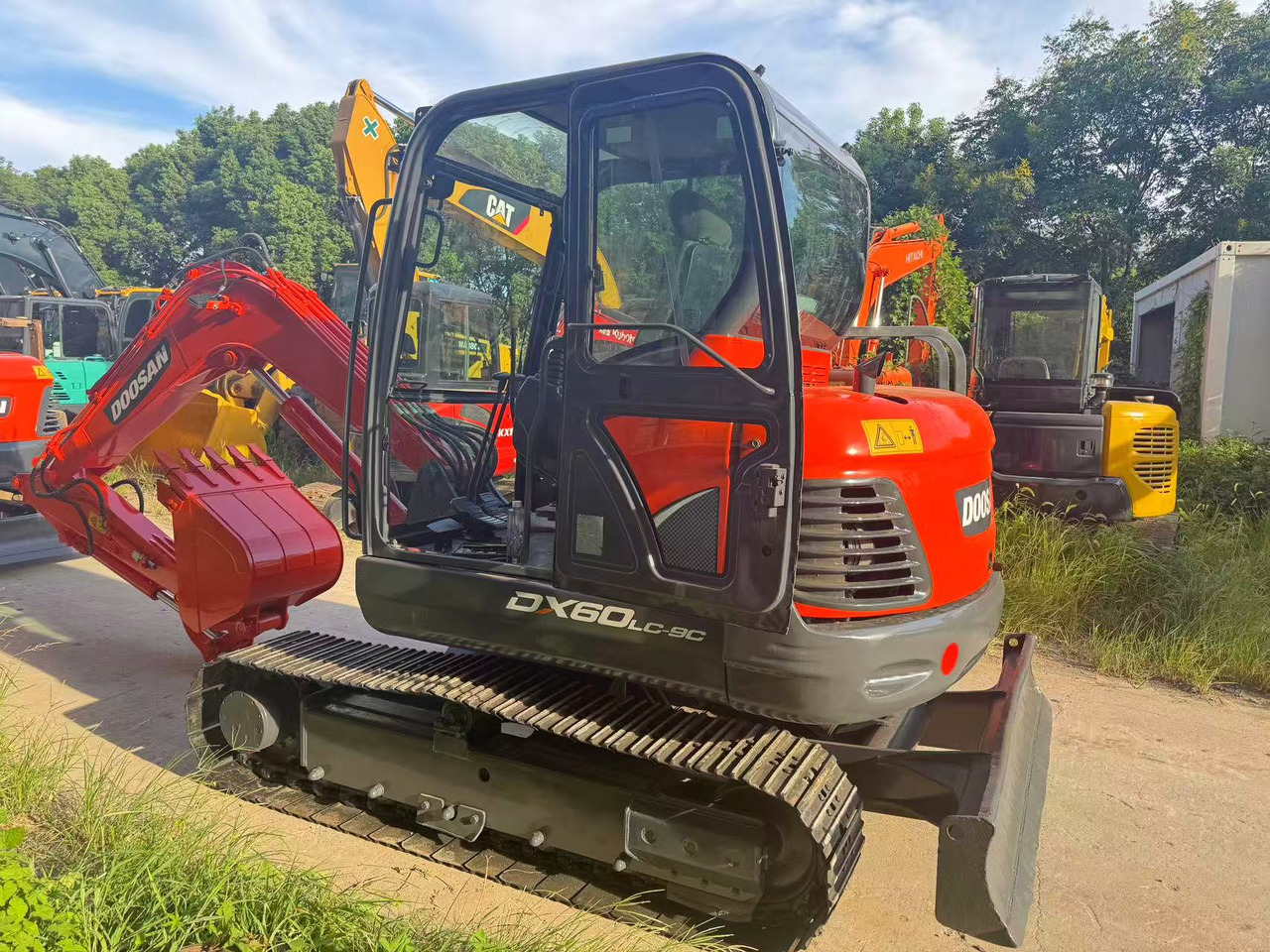 DOOSAN DX60 - Μίνι εκσκαφέας: φωτογραφία 2 DOOSAN DX60 - Μίνι εκσκαφέας: φωτογραφία 2