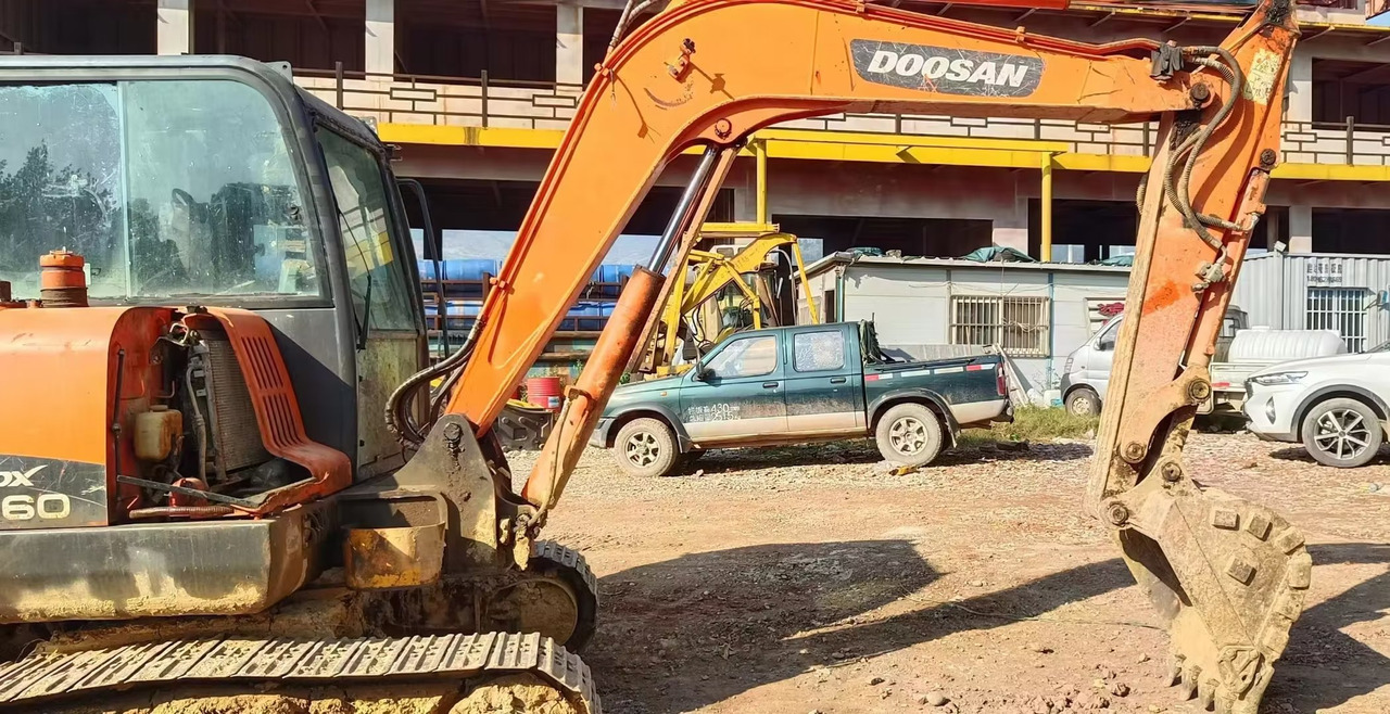 DOOSAN dx60 - Μίνι εκσκαφέας: φωτογραφία 2 DOOSAN dx60 - Μίνι εκσκαφέας: φωτογραφία 2