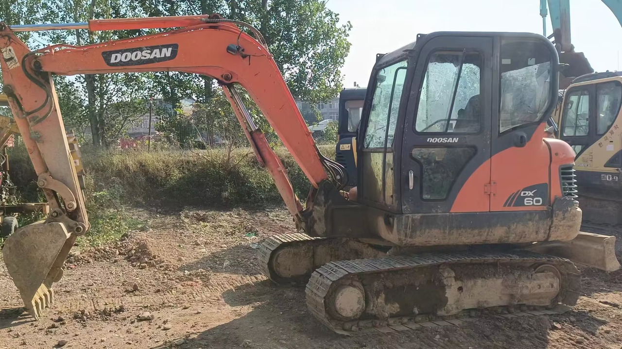DOOSAN dx60 - Μίνι εκσκαφέας: φωτογραφία 1 DOOSAN dx60 - Μίνι εκσκαφέας: φωτογραφία 1