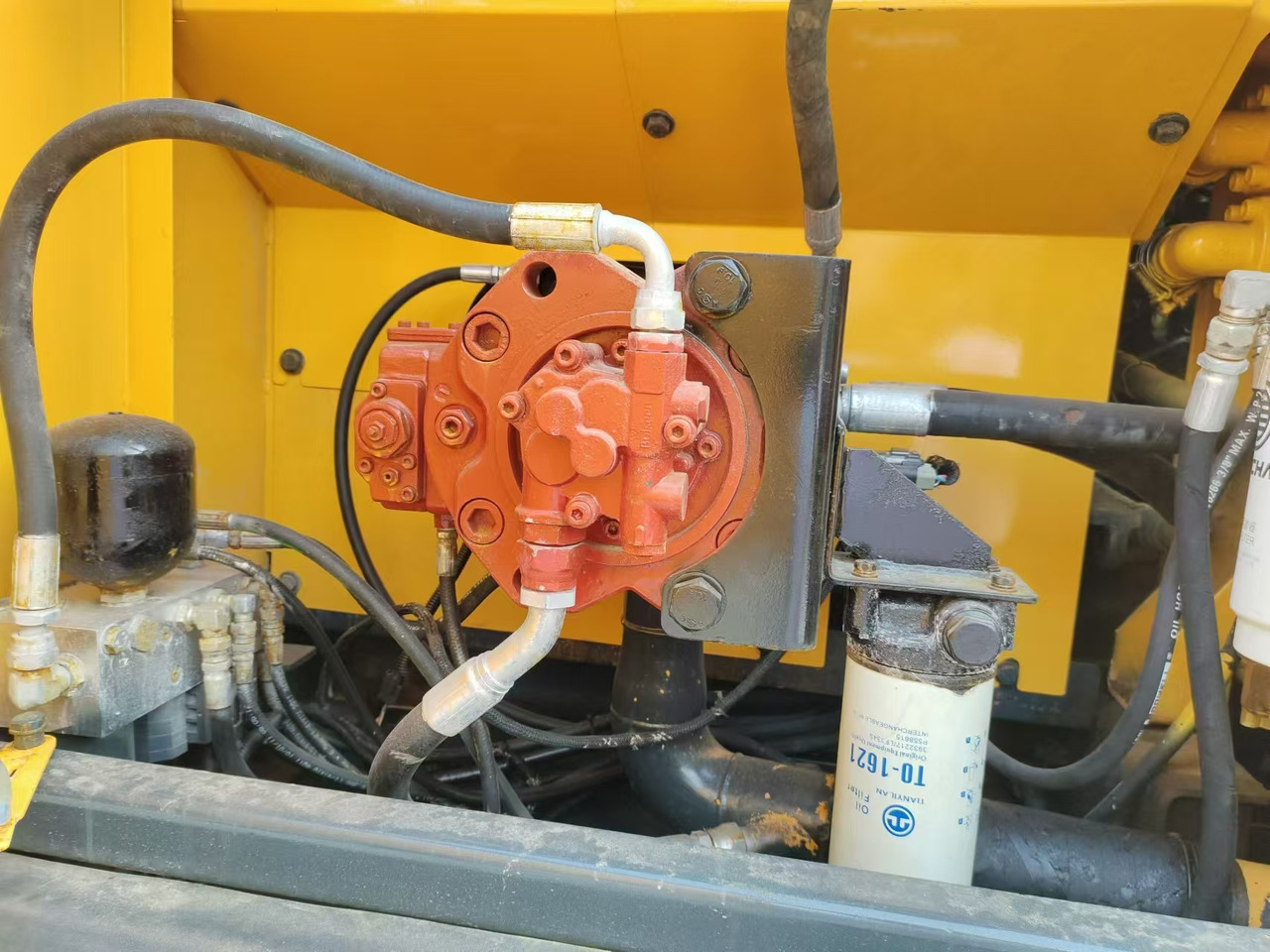 Hyundai R220LC-9T - Ερπυστριοφόρος εκσκαφέας: φωτογραφία 4 Hyundai R220LC-9T - Ερπυστριοφόρος εκσκαφέας: φωτογραφία 4