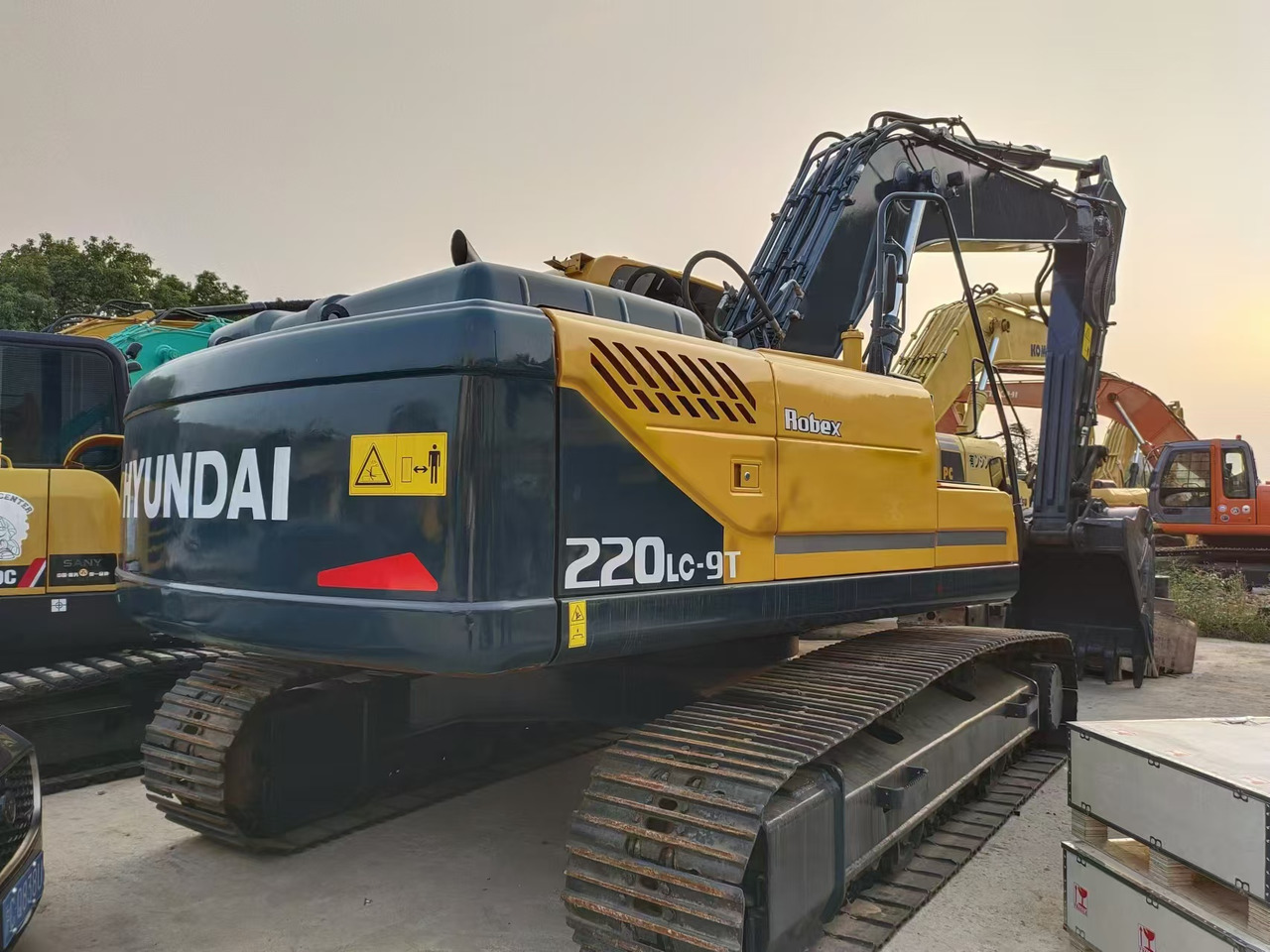 Hyundai R220LC-9T - Ερπυστριοφόρος εκσκαφέας: φωτογραφία 1 Hyundai R220LC-9T - Ερπυστριοφόρος εκσκαφέας: φωτογραφία 1