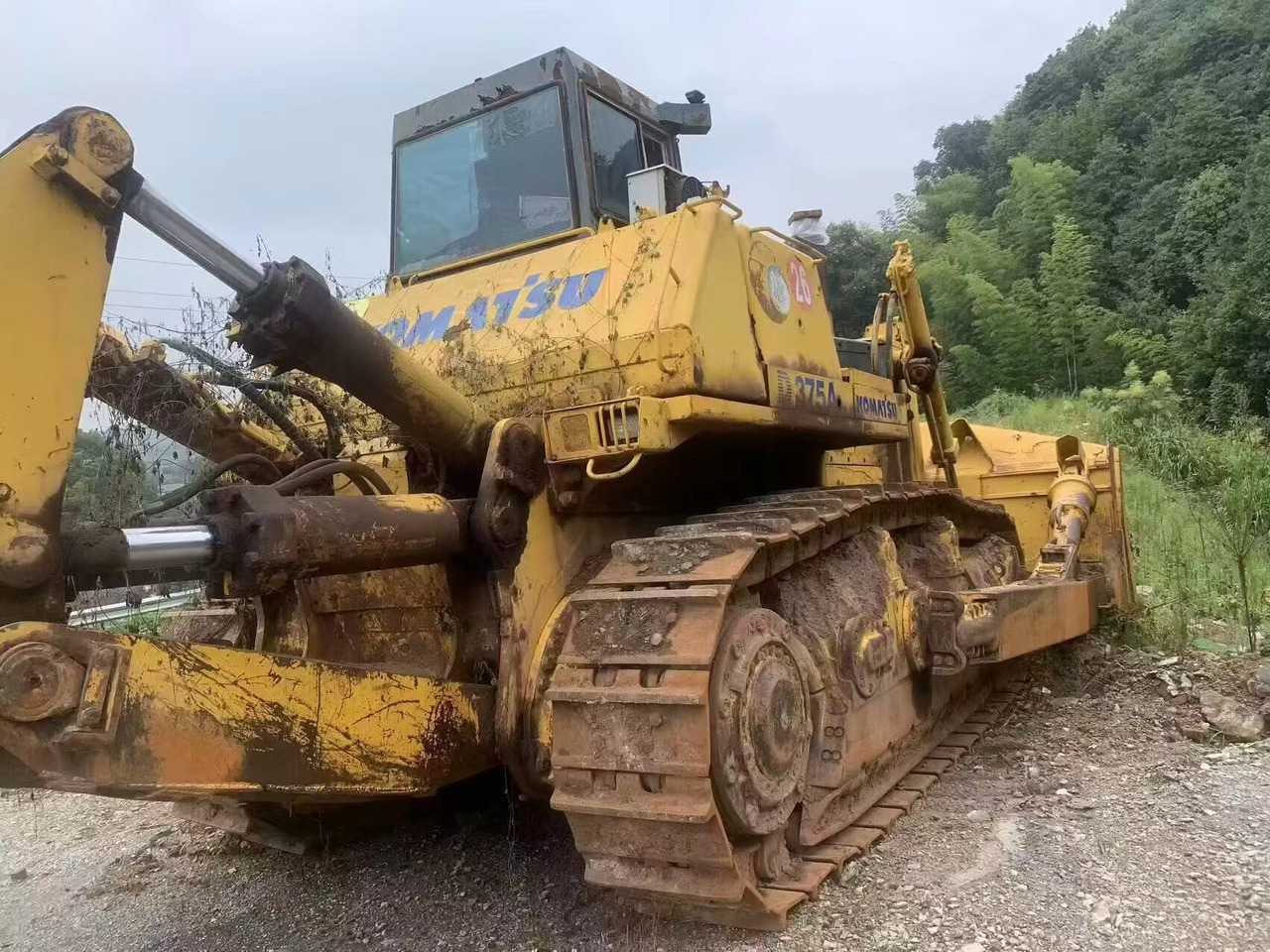 KOMATSU D375 - Μπουλντόζα: φωτογραφία 1 KOMATSU D375 - Μπουλντόζα: φωτογραφία 1