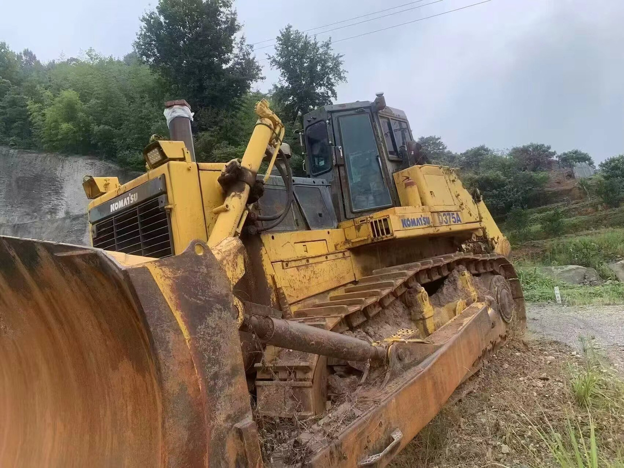 KOMATSU D375 - Μπουλντόζα: φωτογραφία 2 KOMATSU D375 - Μπουλντόζα: φωτογραφία 2
