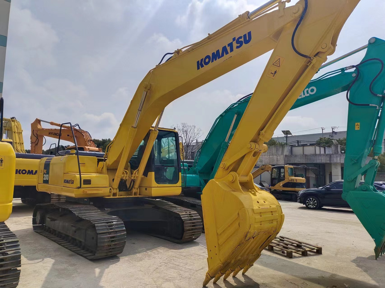 KOMATSU PC200-7 - Ερπυστριοφόρος εκσκαφέας: φωτογραφία 1 KOMATSU PC200-7 - Ερπυστριοφόρος εκσκαφέας: φωτογραφία 1