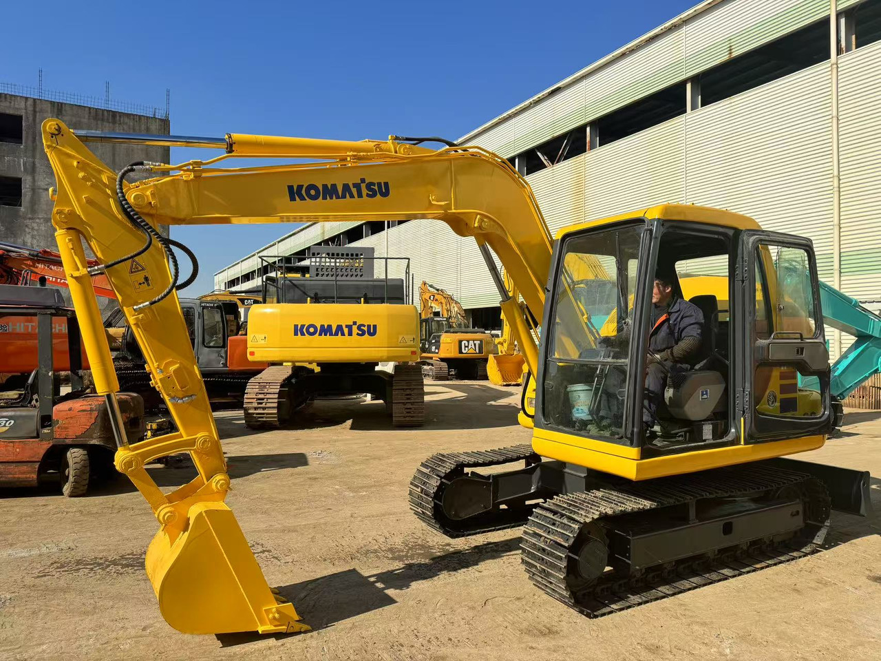 KOMATSU PC60-7 - Ερπυστριοφόρος εκσκαφέας: φωτογραφία 1 KOMATSU PC60-7 - Ερπυστριοφόρος εκσκαφέας: φωτογραφία 1