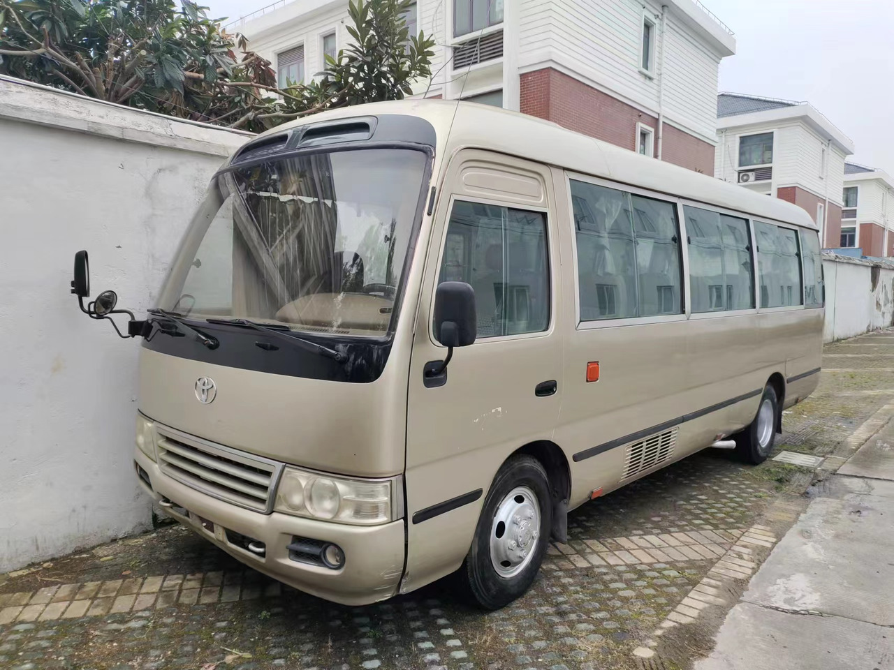 TOYOTA Coaster - Προαστιακό λεωφορείο: φωτογραφία 1 TOYOTA Coaster - Προαστιακό λεωφορείο: φωτογραφία 1