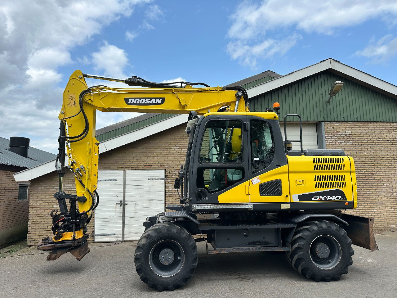 Doosan DX140W-5 - Τροχοφόρος εκσκαφέας: φωτογραφία 1 Doosan DX140W-5 - Τροχοφόρος εκσκαφέας: φωτογραφία 1