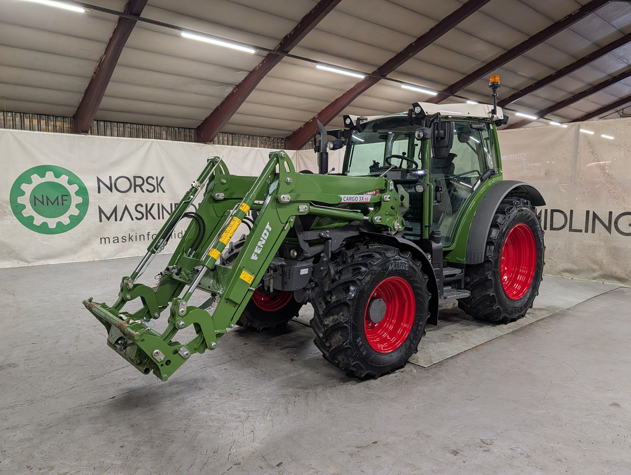 Fendt 211 Vario - Τρακτέρ: φωτογραφία 1 Fendt 211 Vario - Τρακτέρ: φωτογραφία 1