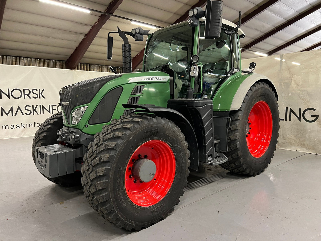 Fendt 724 Vario - Τρακτέρ: φωτογραφία 2 Fendt 724 Vario - Τρακτέρ: φωτογραφία 2