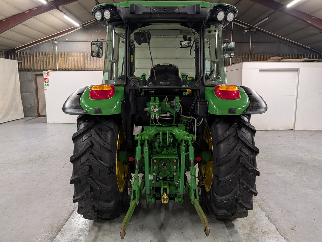 John Deere 5085M - Τρακτέρ: φωτογραφία 4 John Deere 5085M - Τρακτέρ: φωτογραφία 4