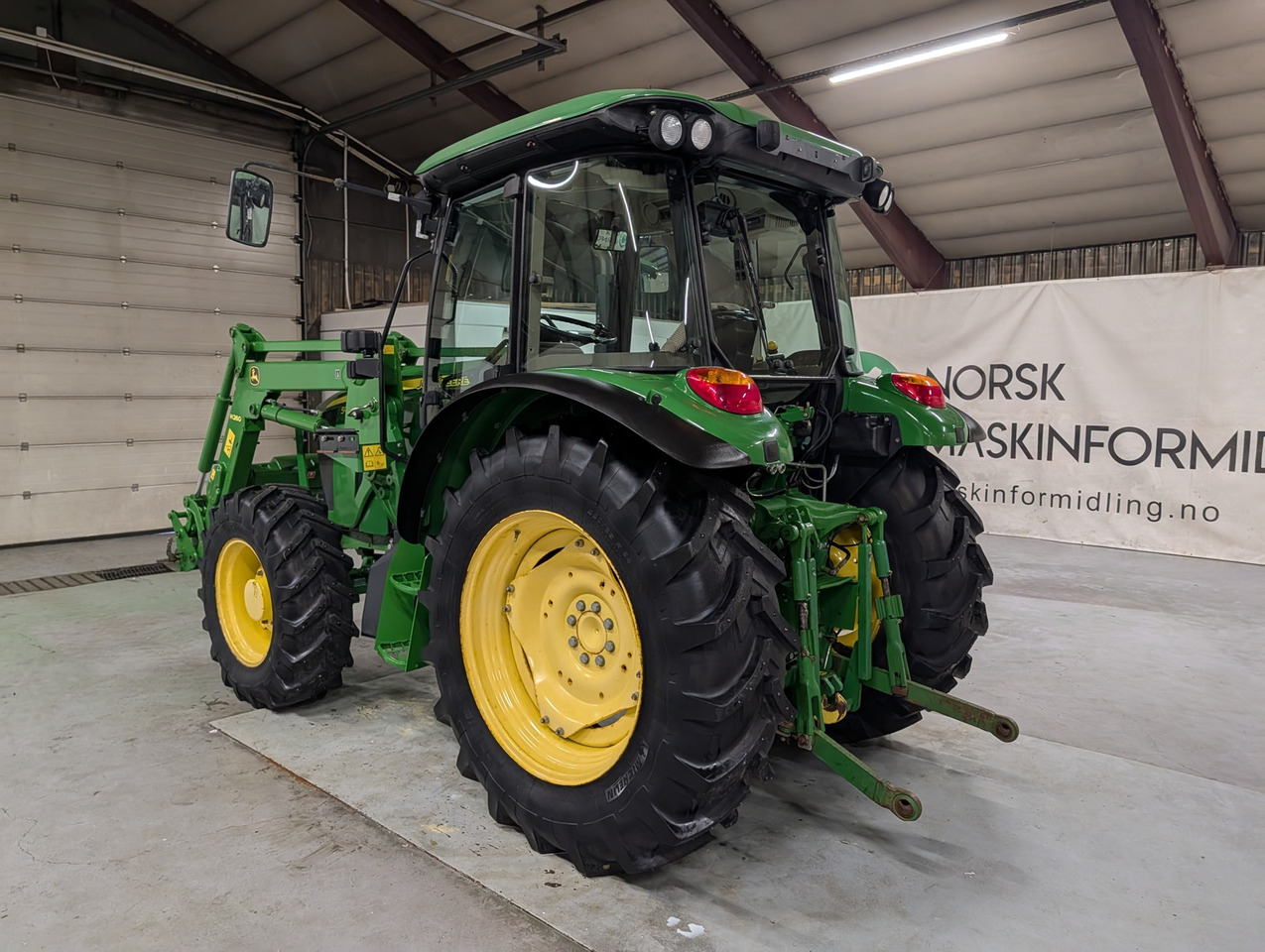 John Deere 5085M - Τρακτέρ: φωτογραφία 3 John Deere 5085M - Τρακτέρ: φωτογραφία 3
