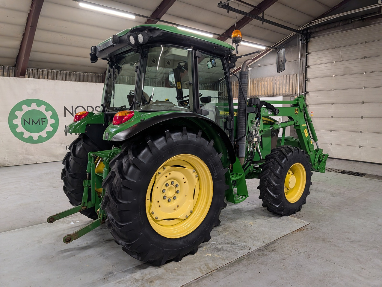 John Deere 5085M - Τρακτέρ: φωτογραφία 5 John Deere 5085M - Τρακτέρ: φωτογραφία 5