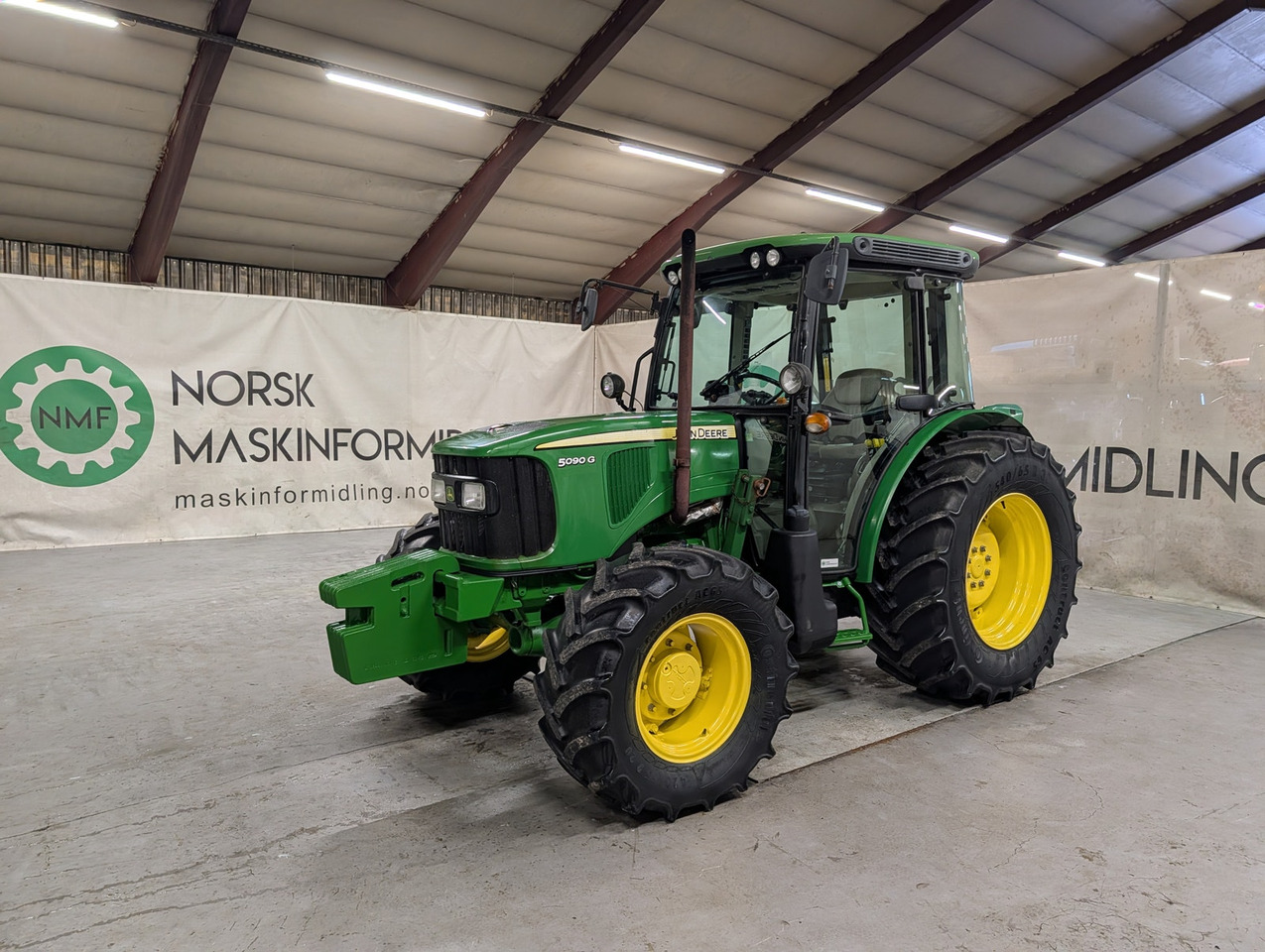 John Deere 5090G - Τρακτέρ: φωτογραφία 1 John Deere 5090G - Τρακτέρ: φωτογραφία 1