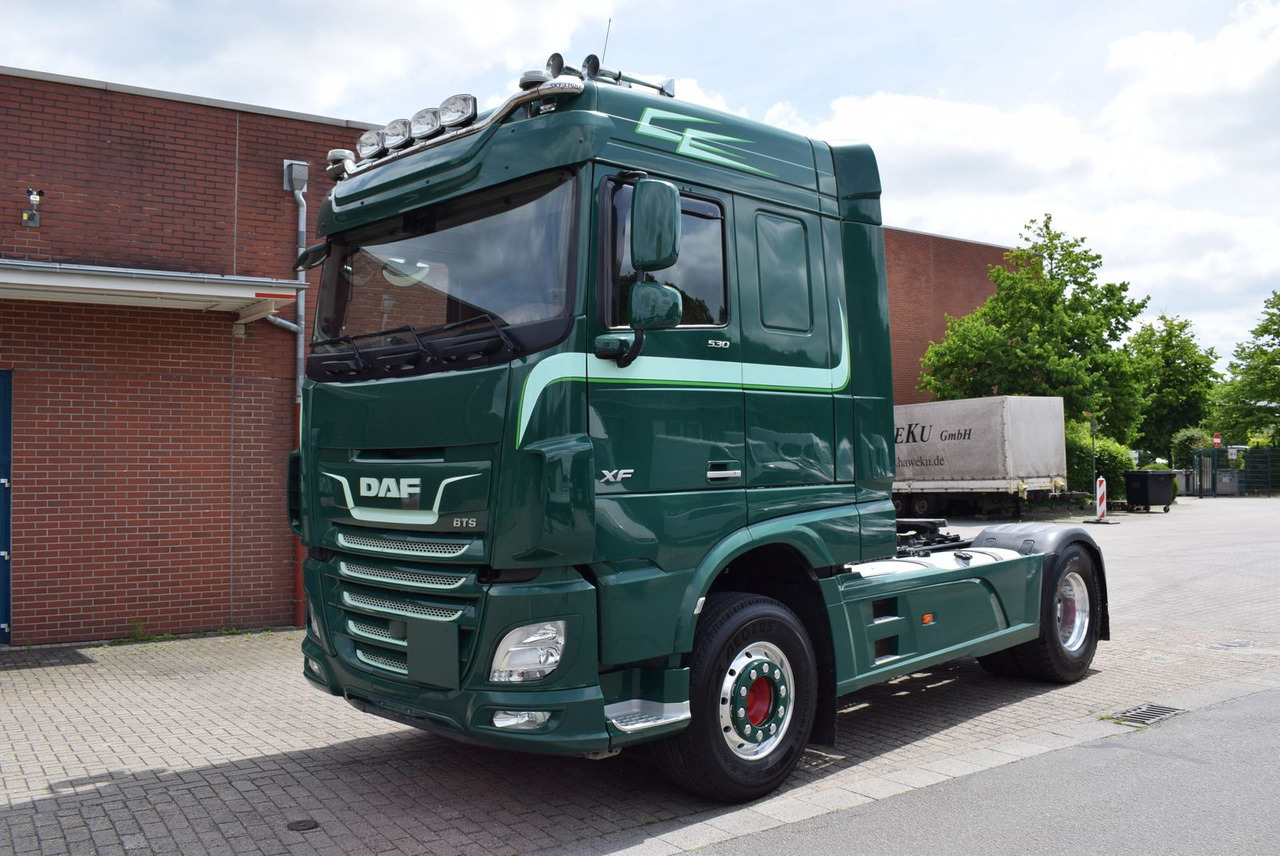 DAF XF 530 FT Retarder Leder Standklima Hydraulik - Τράκτορας: φωτογραφία 1 DAF XF 530 FT Retarder Leder Standklima Hydraulik - Τράκτορας: φωτογραφία 1