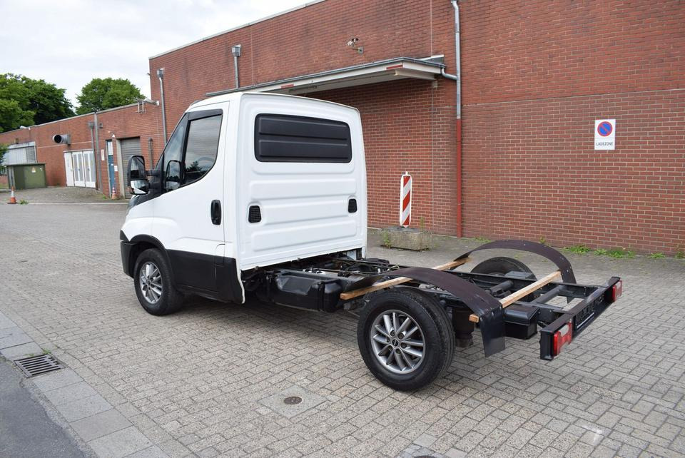 Iveco Daily 35 S21 3,0 Automatik Luftfederung Tempomat - Τράκτορας BE: φωτογραφία 4 Iveco Daily 35 S21 3,0 Automatik Luftfederung Tempomat - Τράκτορας BE: φωτογραφία 4