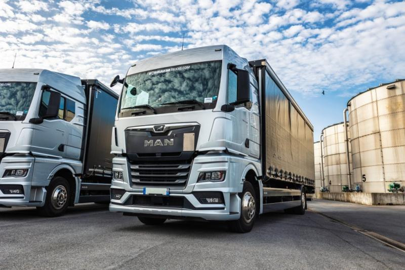 MAN TGX 18.400 XLX+HAYON - Φορτηγό μουσαμάς: φωτογραφία 1 MAN TGX 18.400 XLX+HAYON - Φορτηγό μουσαμάς: φωτογραφία 1