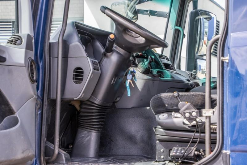 Interior photo 1: Leasing Mercedes ACTROS 1846 LS-MP3+HYDR. Mercedes ACTROS 1846 LS-MP3+HYDR.