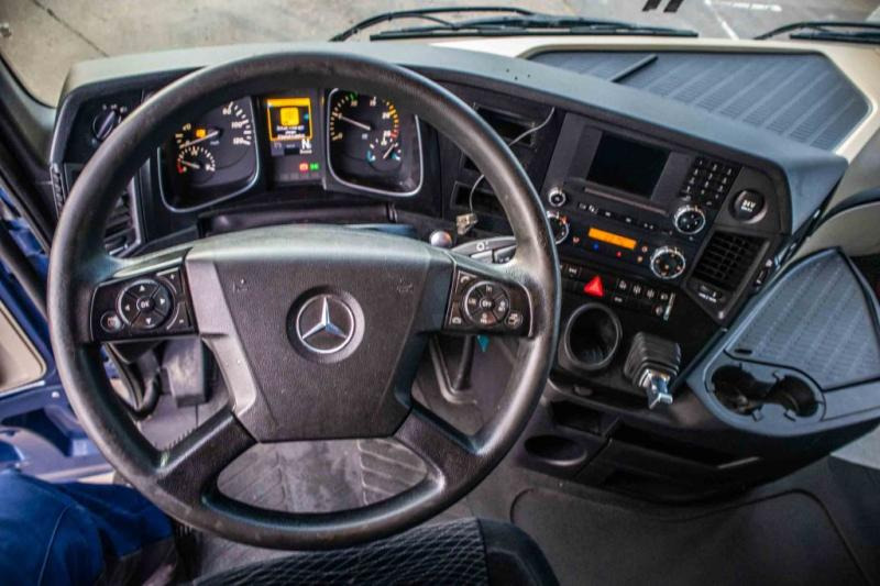 Interior photo 1: Leasing Mercedes ACTROS 1848 LS+E6+HYDR. Mercedes ACTROS 1848 LS+E6+HYDR.