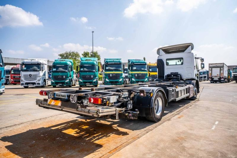 Renault D WIDE 380 DXI - Φορτηγό μεταφοράς εμπορευματοκιβωτίων/ Κινητό αμάξωμα: φωτογραφία 5 Renault D WIDE 380 DXI - Φορτηγό μεταφοράς εμπορευματοκιβωτίων/ Κινητό αμάξωμα: φωτογραφία 5