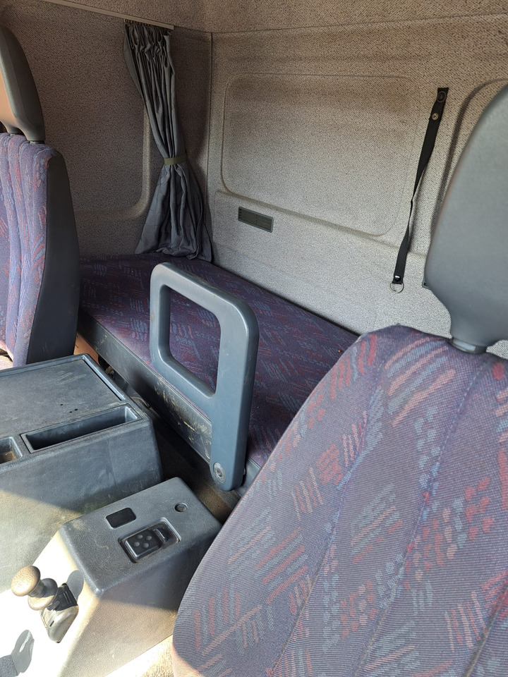 MERCEDES-BENZ 1823 - Φορτηγό αυτοκινητάμαξα: φωτογραφία 5 MERCEDES-BENZ 1823 - Φορτηγό αυτοκινητάμαξα: φωτογραφία 5