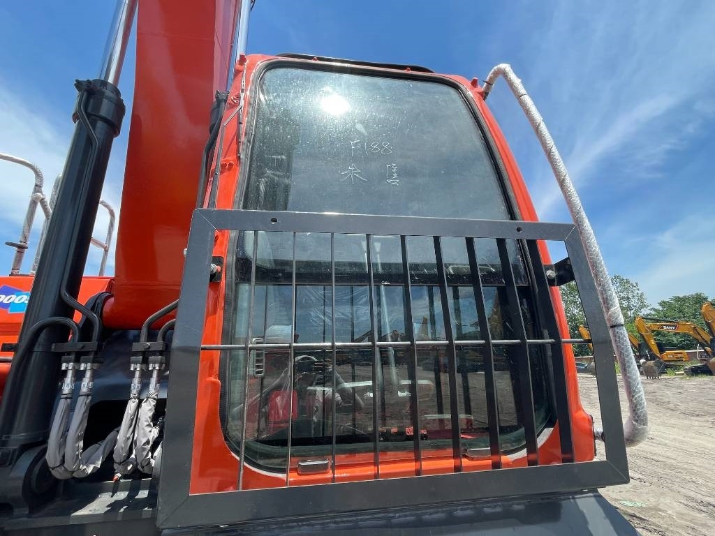 Doosan DX 300 - Ερπυστριοφόρος εκσκαφέας: φωτογραφία 4 Doosan DX 300 - Ερπυστριοφόρος εκσκαφέας: φωτογραφία 4