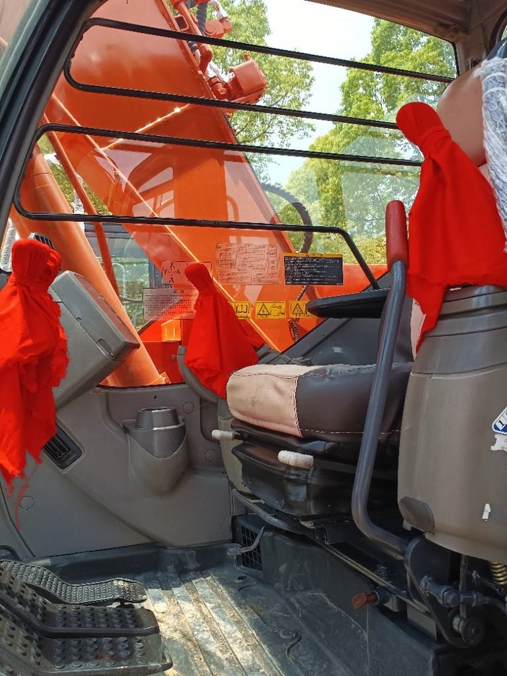 Hitachi ZX 135 U-5 - Ερπυστριοφόρος εκσκαφέας: φωτογραφία 4 Hitachi ZX 135 U-5 - Ερπυστριοφόρος εκσκαφέας: φωτογραφία 4