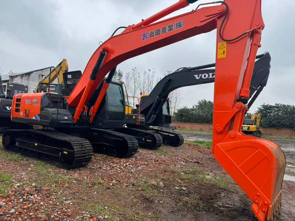 Hitachi ZX 200  - Ερπυστριοφόρος εκσκαφέας: φωτογραφία 1 Hitachi ZX 200  - Ερπυστριοφόρος εκσκαφέας: φωτογραφία 1