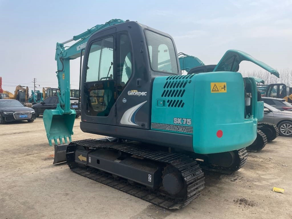 Kobelco SK 75 - Ερπυστριοφόρος εκσκαφέας: φωτογραφία 1 Kobelco SK 75 - Ερπυστριοφόρος εκσκαφέας: φωτογραφία 1