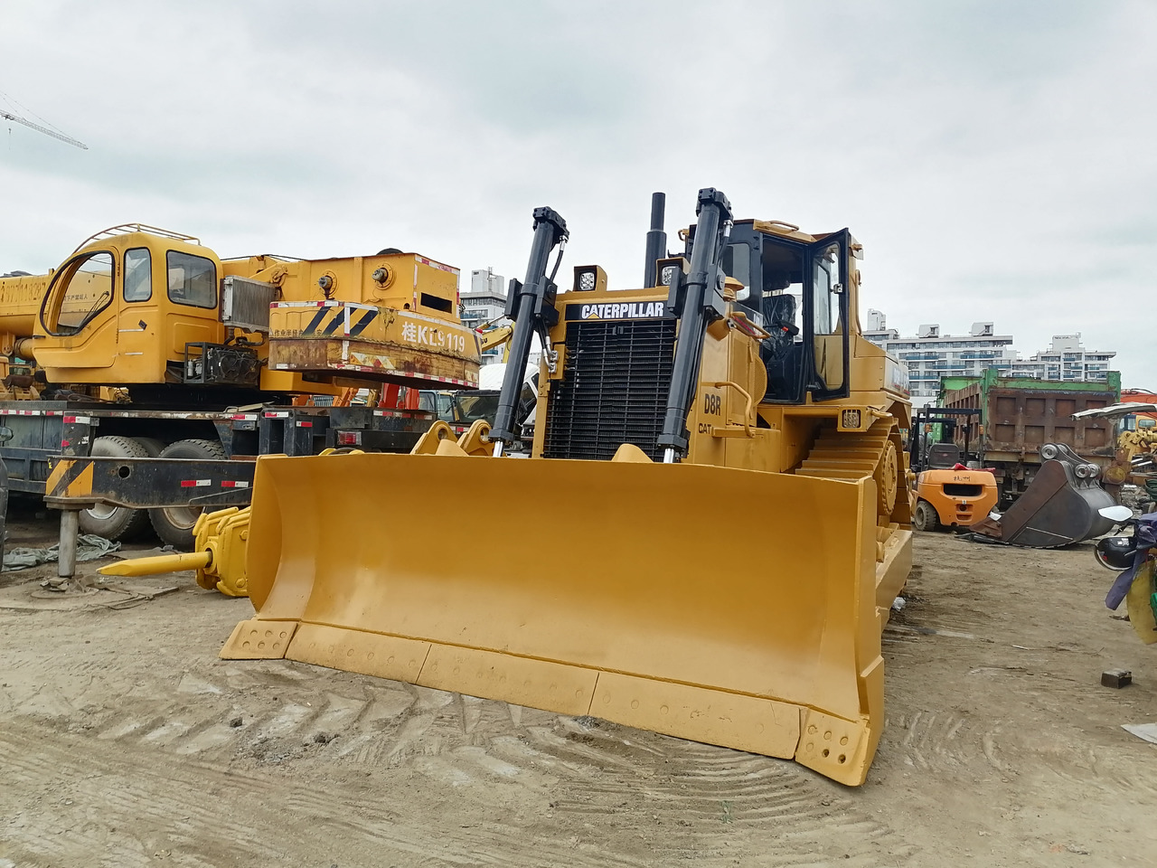CATERPILLAR D8R - Μπουλντόζα: φωτογραφία 2 CATERPILLAR D8R - Μπουλντόζα: φωτογραφία 2