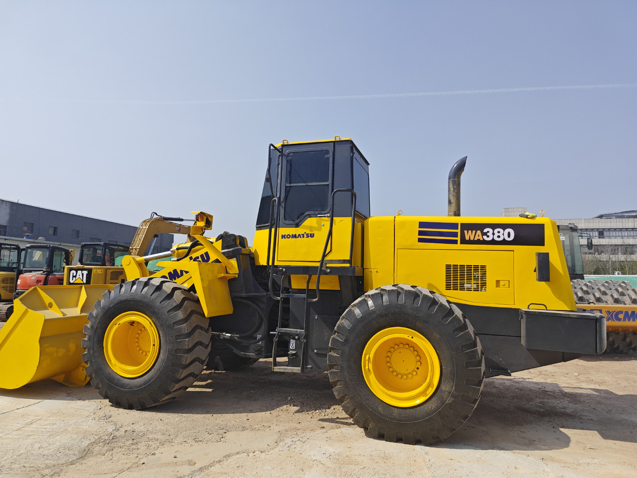 Ελαστιχοφόρος φορτωτής KOMATSU WA380: φωτογραφία 6