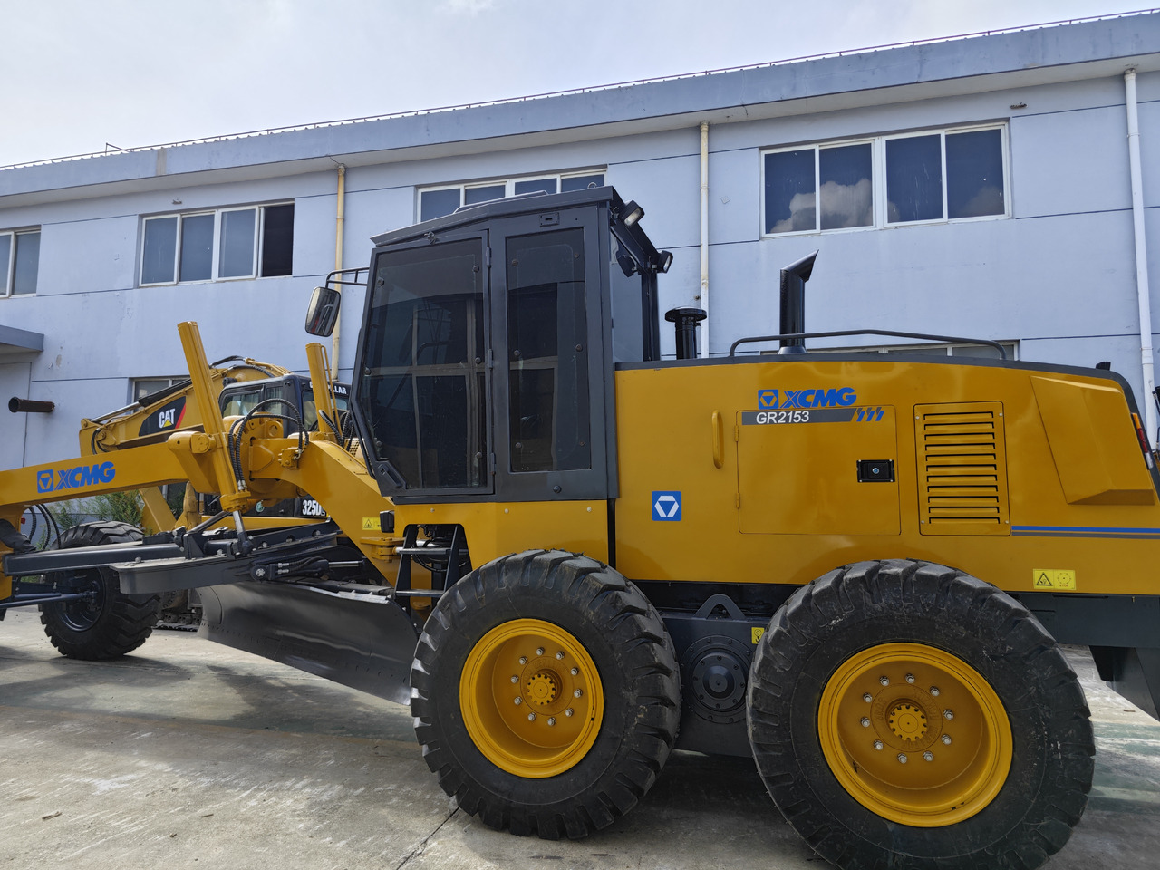 XCMG GR215 used motor grader - Γκρέιντερ: φωτογραφία 3 XCMG GR215 used motor grader - Γκρέιντερ: φωτογραφία 3