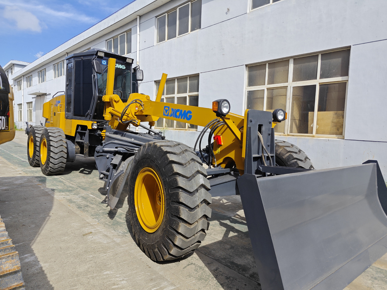 XCMG GR215 used motor grader - Γκρέιντερ: φωτογραφία 2 XCMG GR215 used motor grader - Γκρέιντερ: φωτογραφία 2
